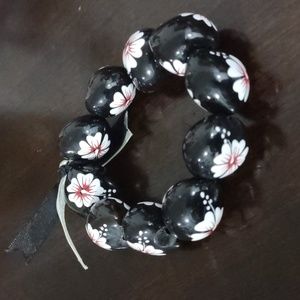 1438 Women's Black Hand Painted Hibiscus Flower Kukui Nut Stretch Bracelet